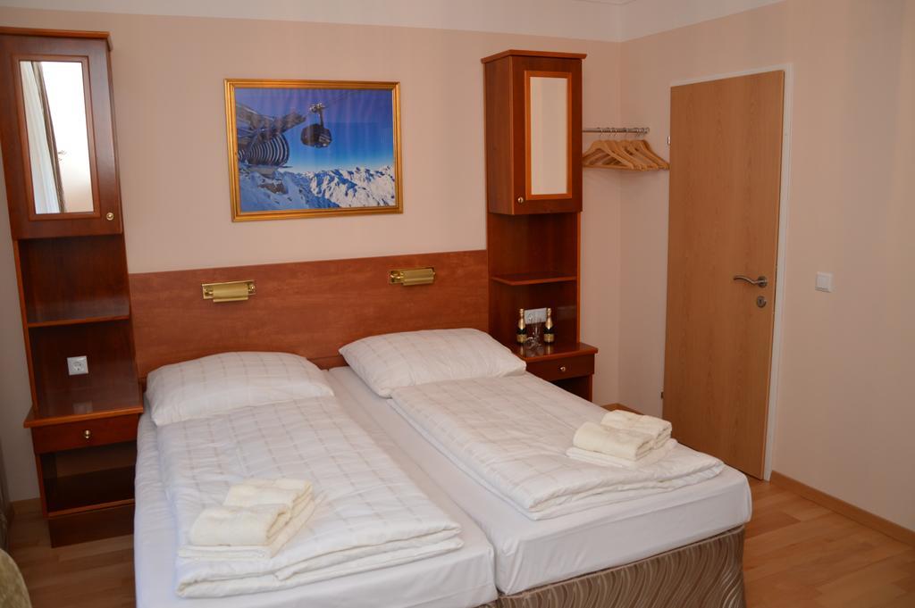 Private Room Pyrkerstrasse Bad Hofgastein Room photo